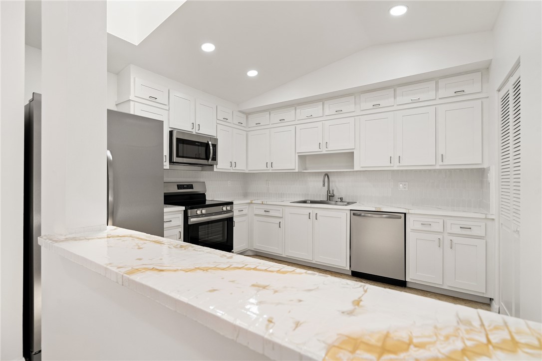 1437 Captains Walk 21A