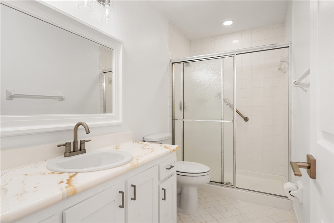 1437 Captains Walk 21A