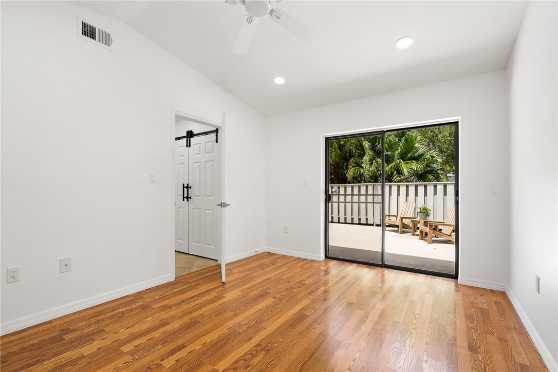 1437 Captains Walk 21A