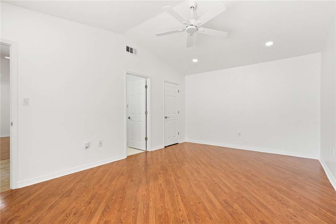 1437 Captains Walk 21A