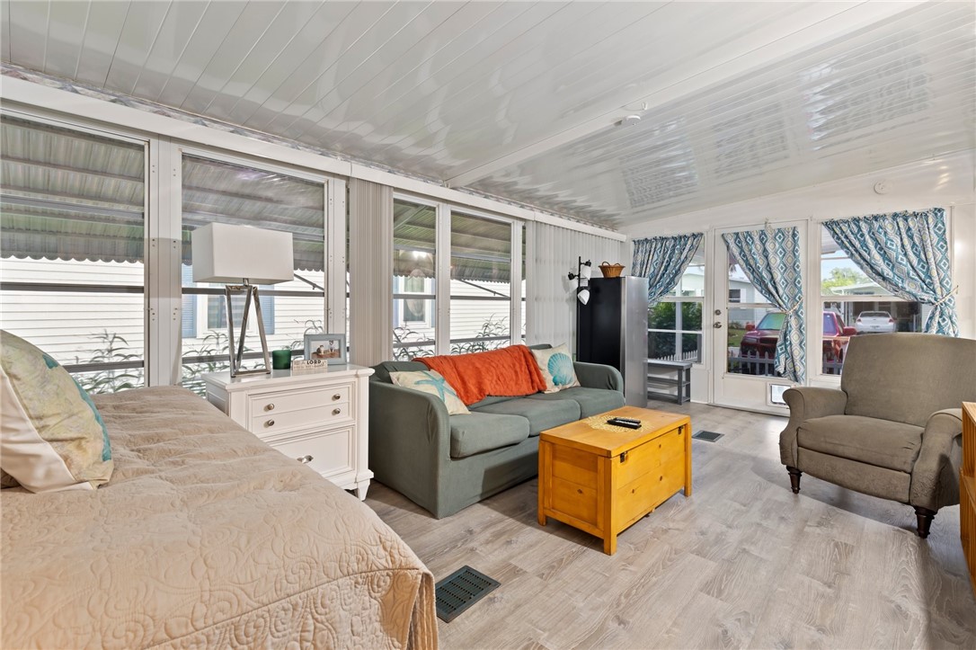 806 Sapodilla Drive