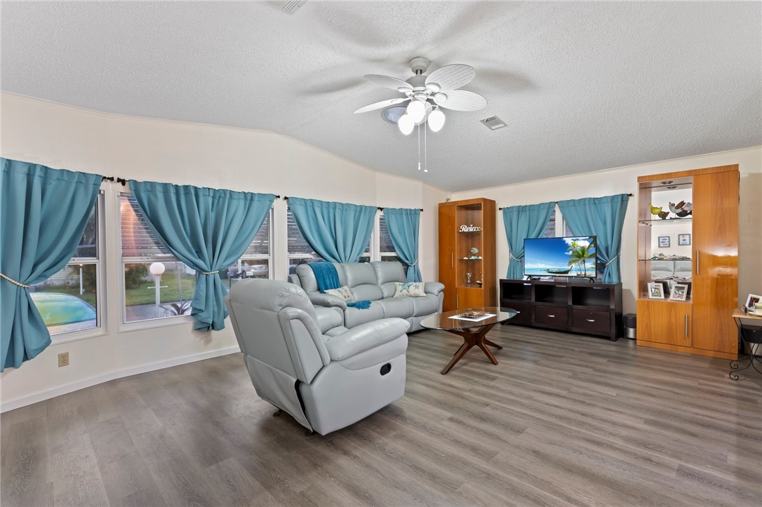 806 Sapodilla Drive