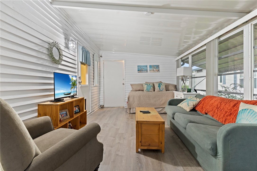 806 Sapodilla Drive
