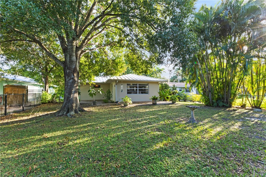 676 Royal Palm Place
