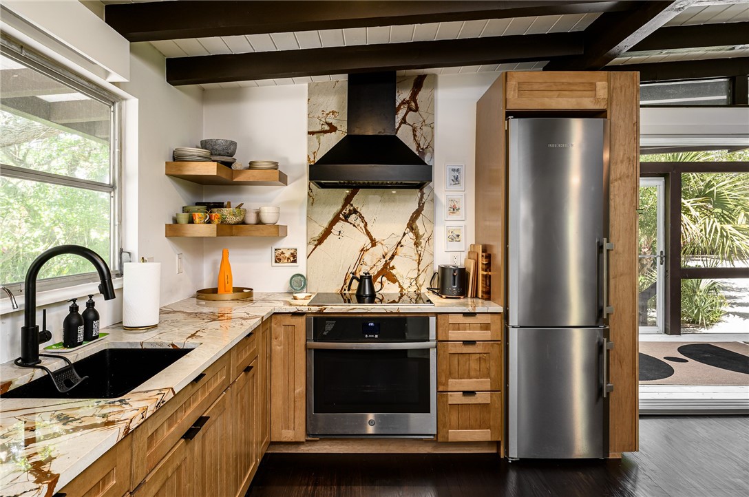 1861 E Barefoot Place