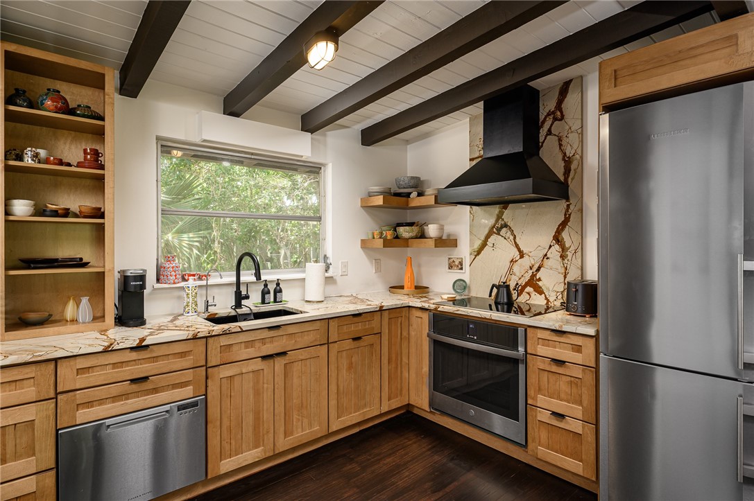 1861 E Barefoot Place