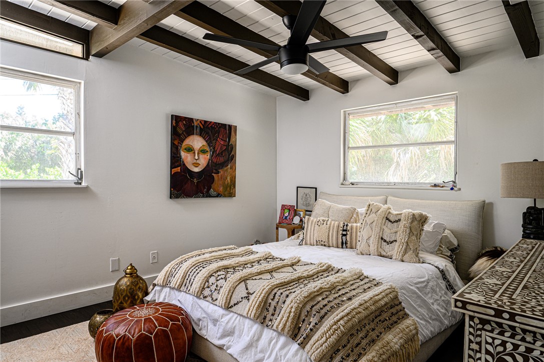 1861 E Barefoot Place