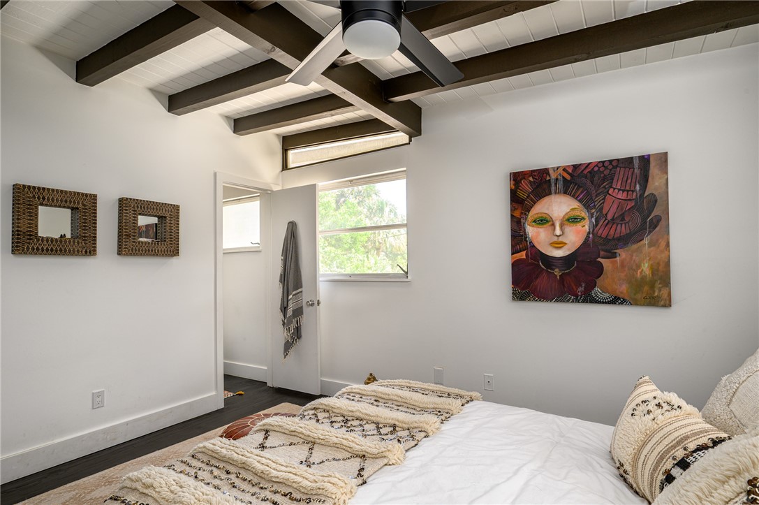 1861 E Barefoot Place