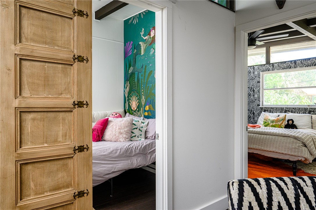 1861 E Barefoot Place