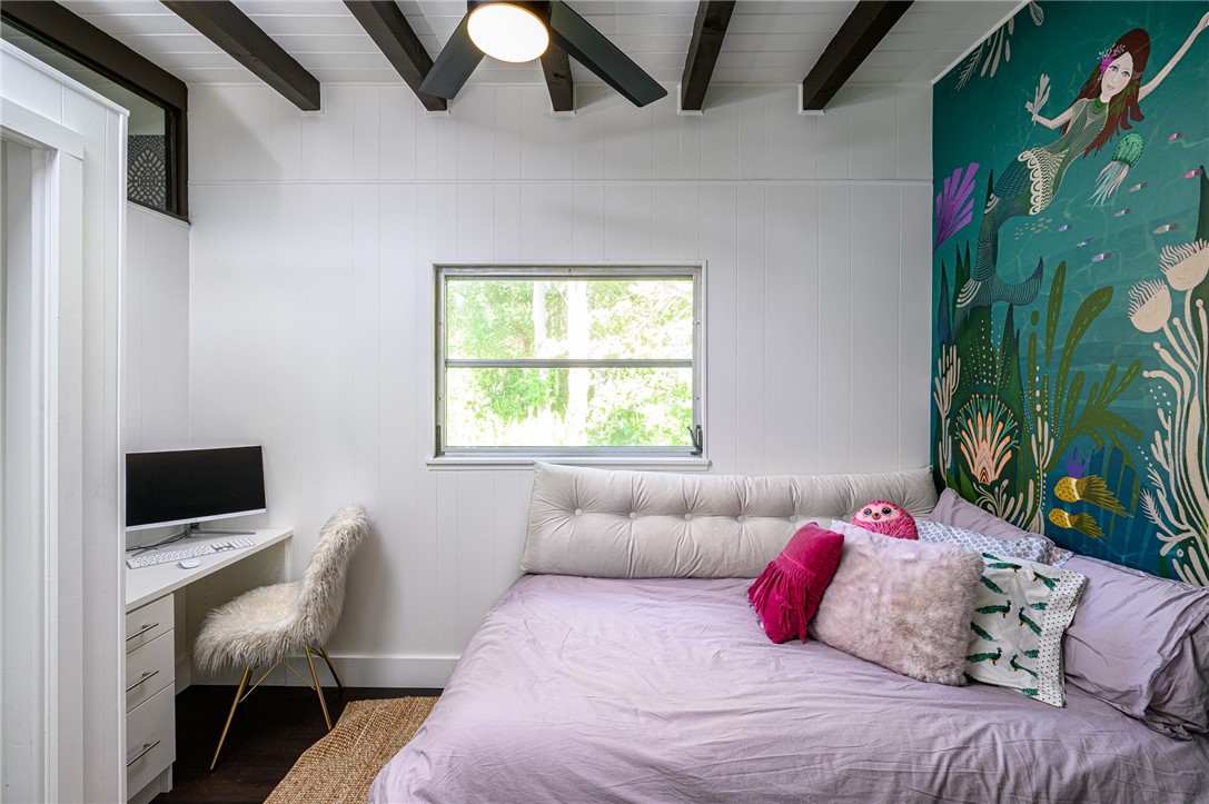 1861 E Barefoot Place