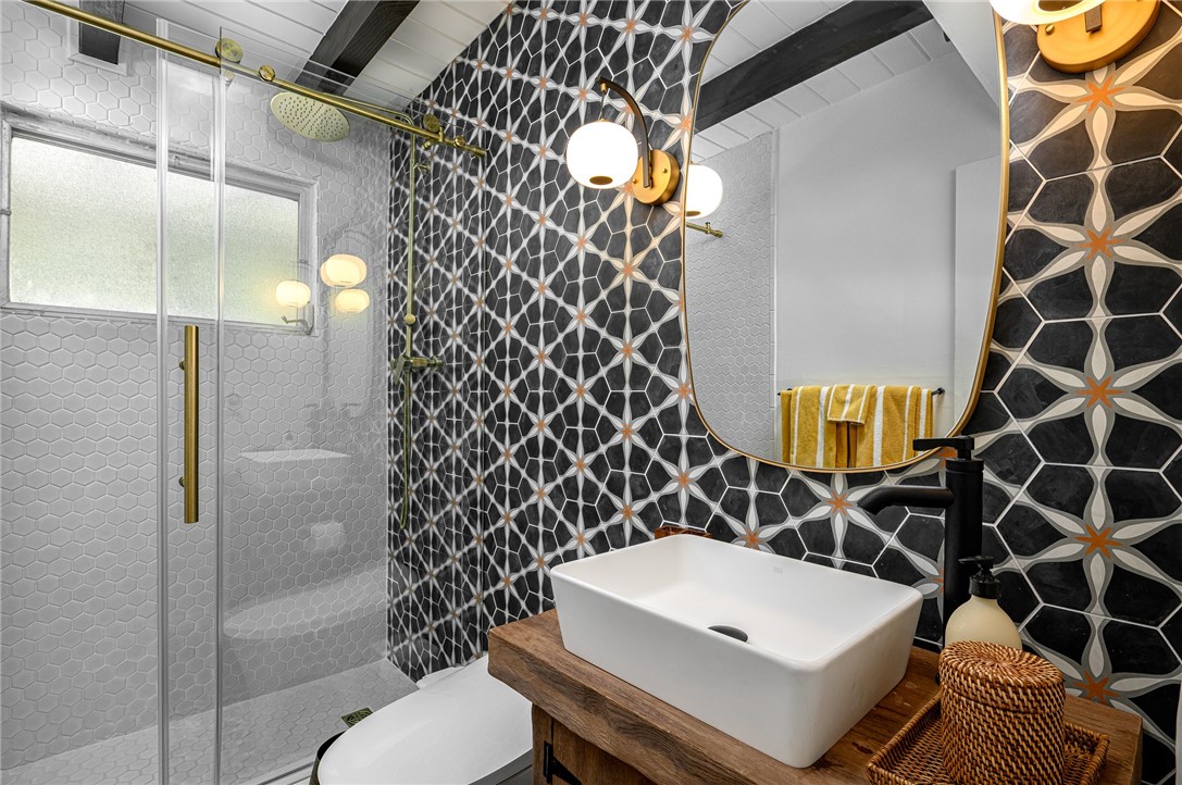 1861 E Barefoot Place