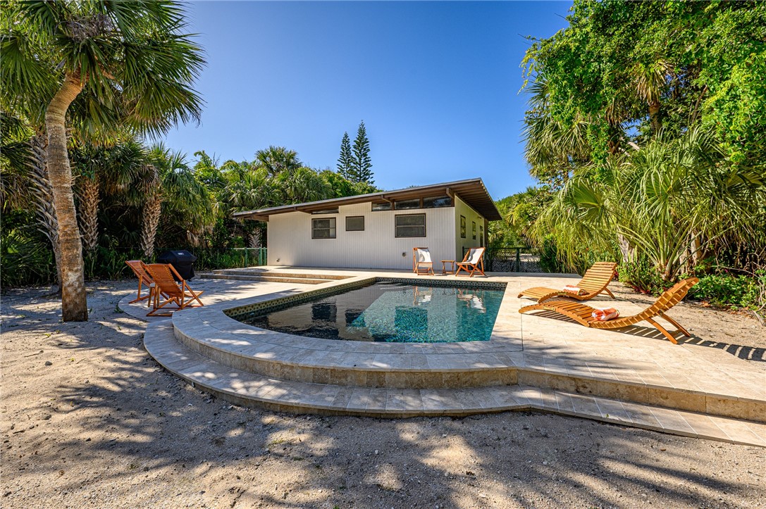 1861 E Barefoot Place