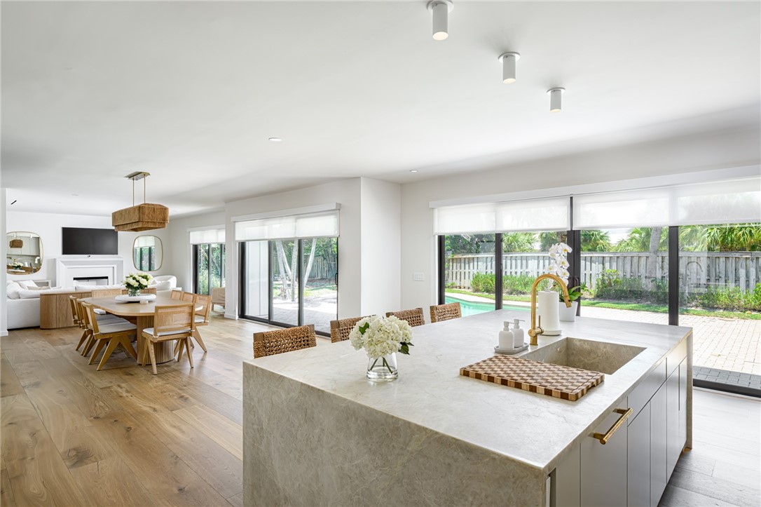 1110 Near Ocean Drive