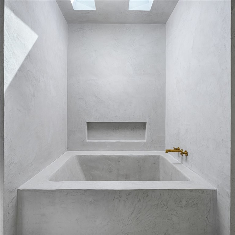 1110 Near Ocean Drive