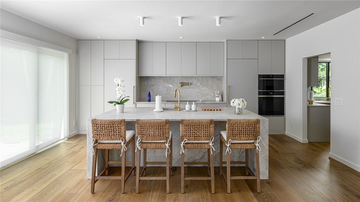 1110 Near Ocean Drive