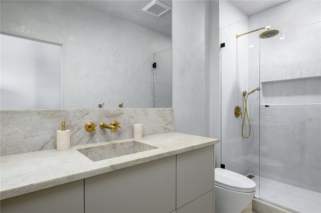 1110 Near Ocean Drive