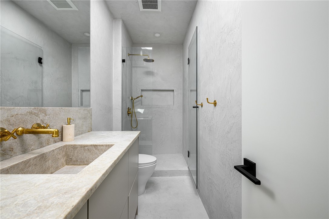 1110 Near Ocean Drive