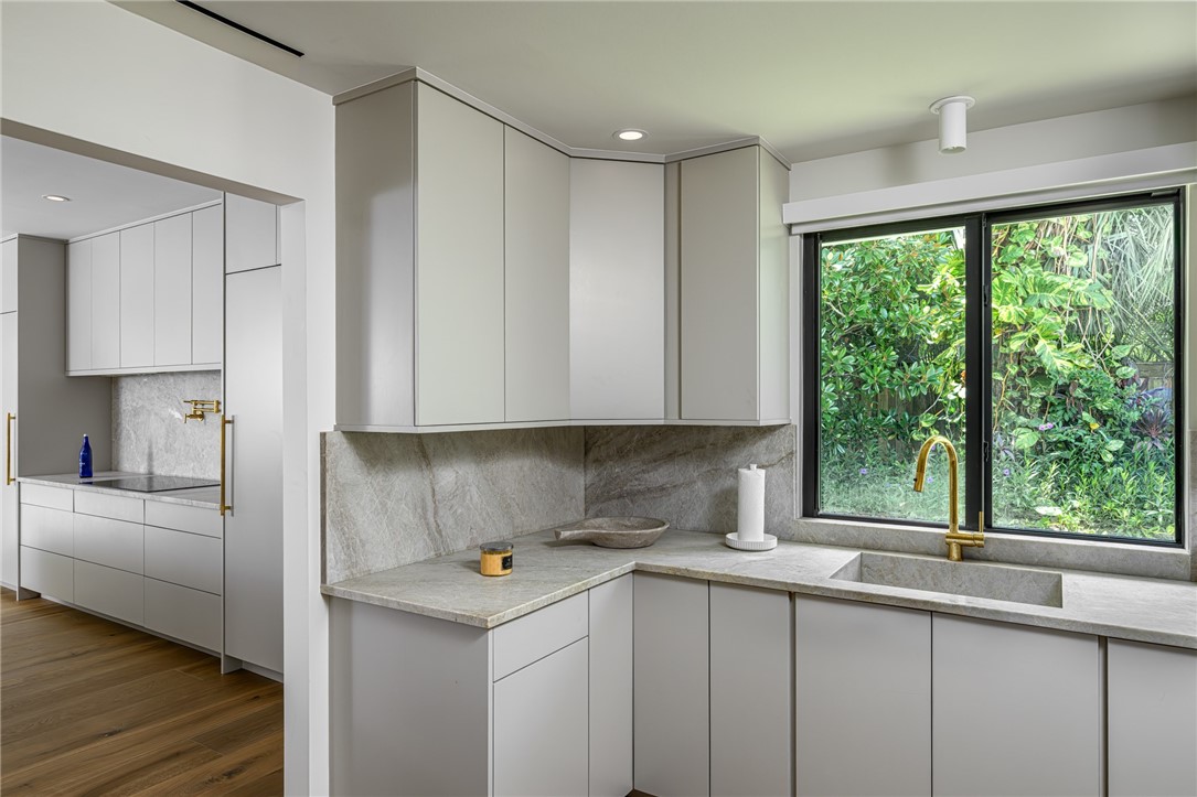 1110 Near Ocean Drive