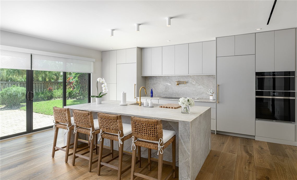 1110 Near Ocean Drive