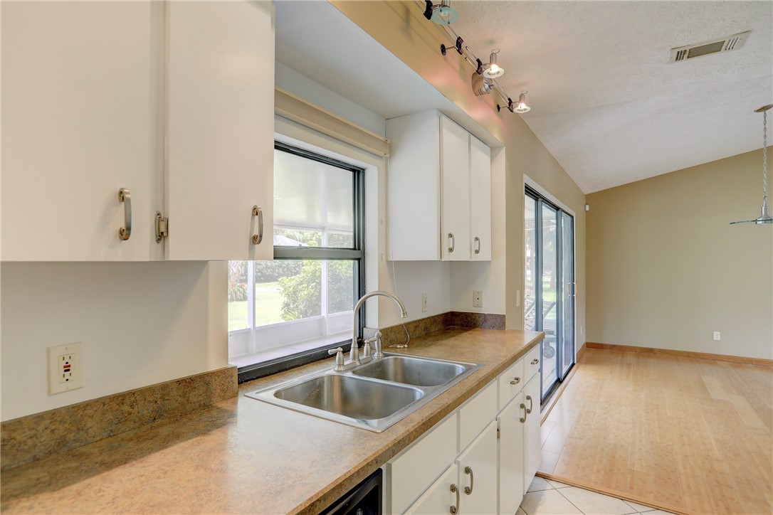 1690 Seahouse Street