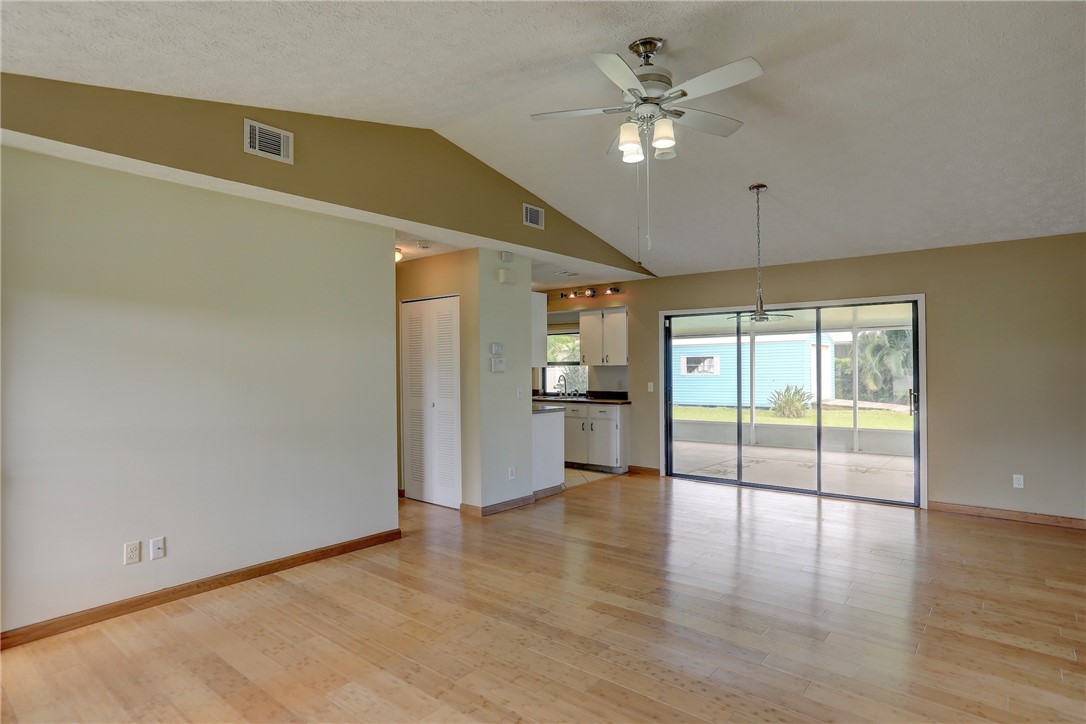 1690 Seahouse Street