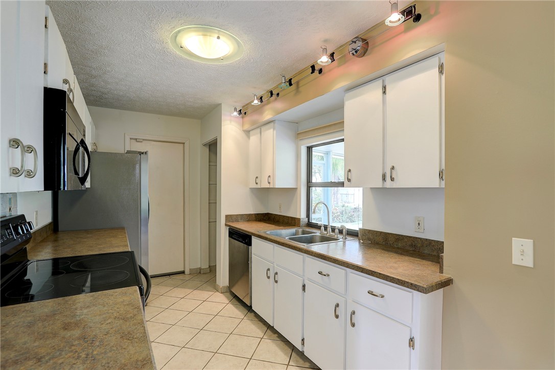 1690 Seahouse Street