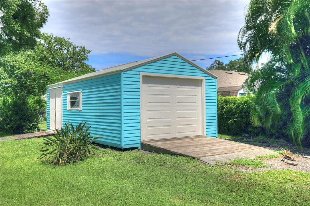 1690 Seahouse Street