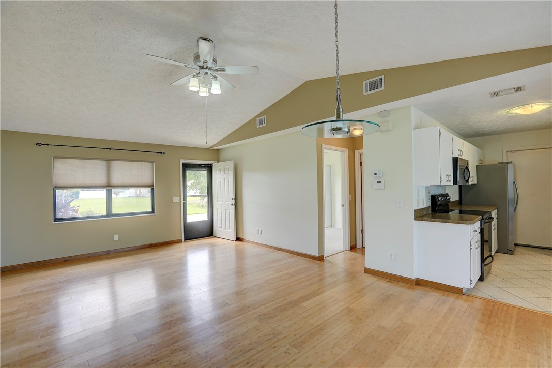 1690 Seahouse Street