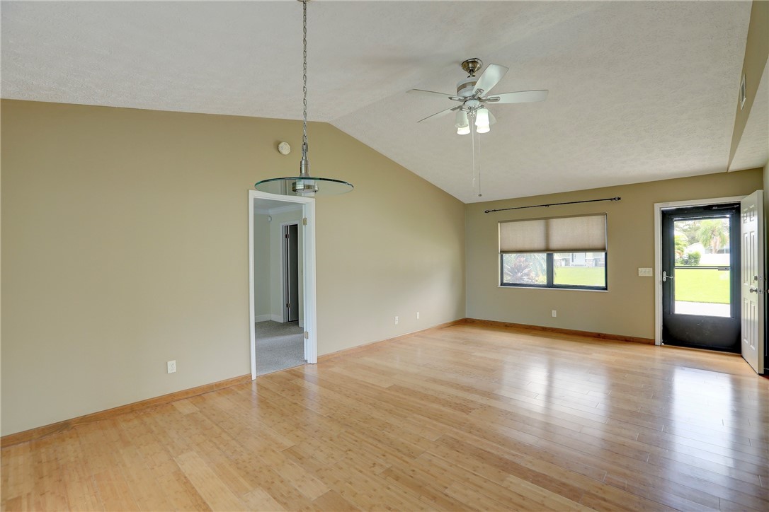 1690 Seahouse Street