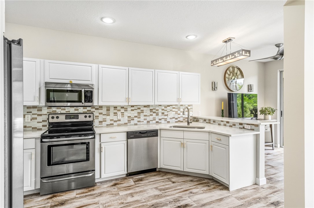 220 S Peppertree Drive