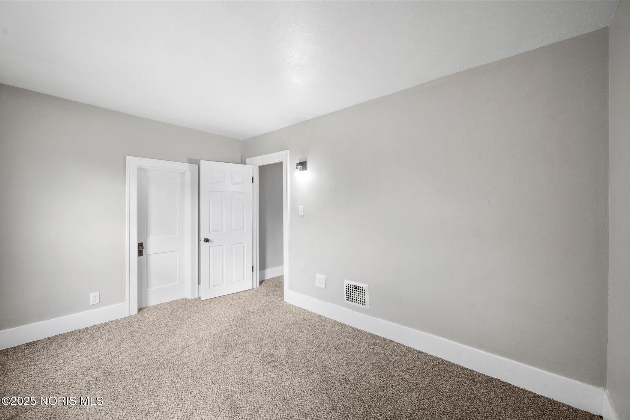 1207 E Broadway Street