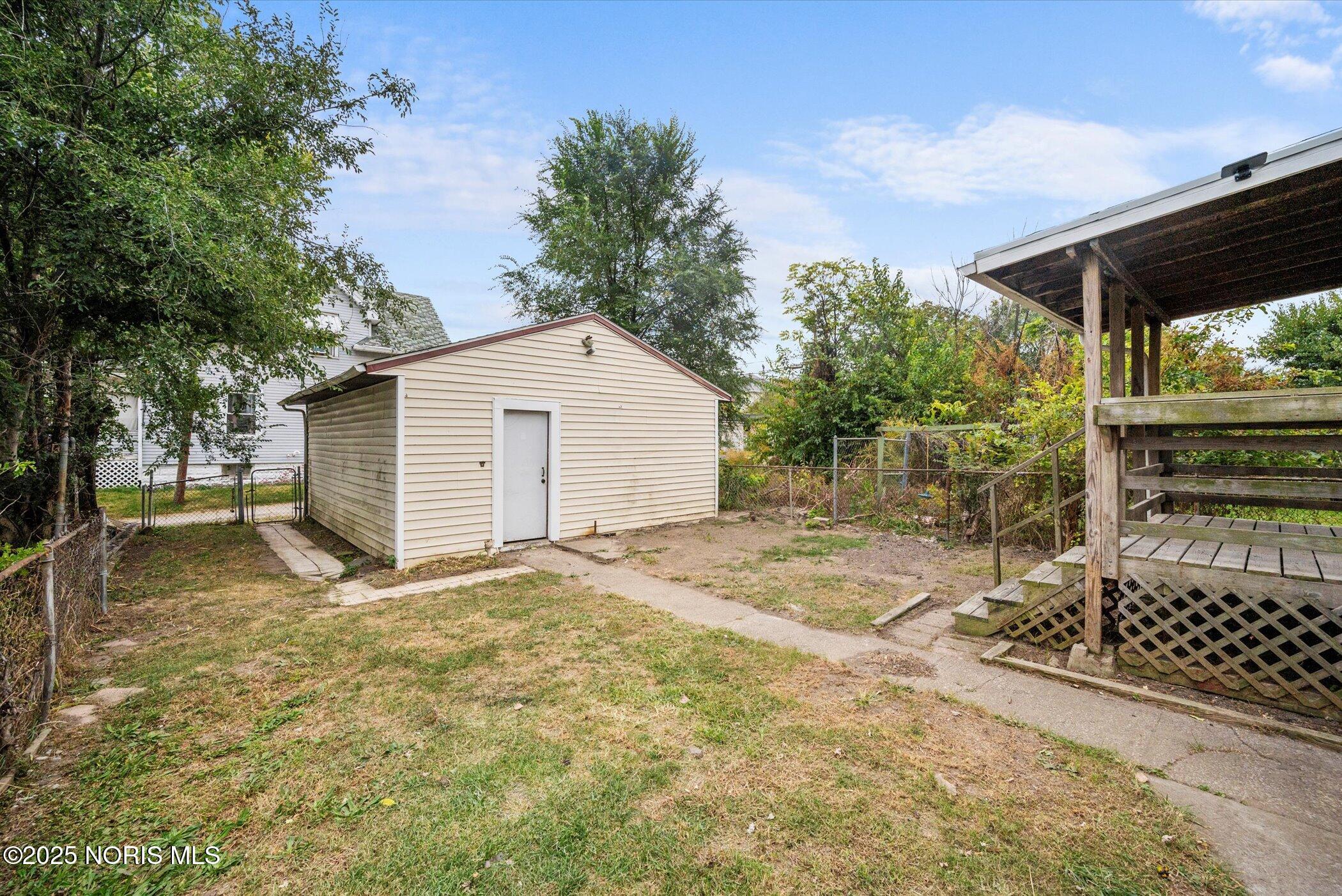 1207 E Broadway Street