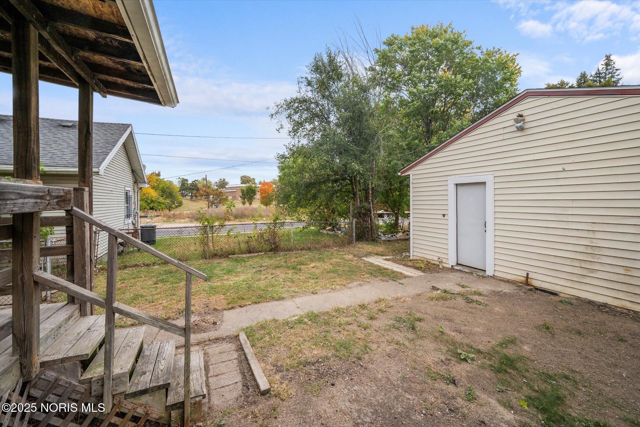 1207 E Broadway Street