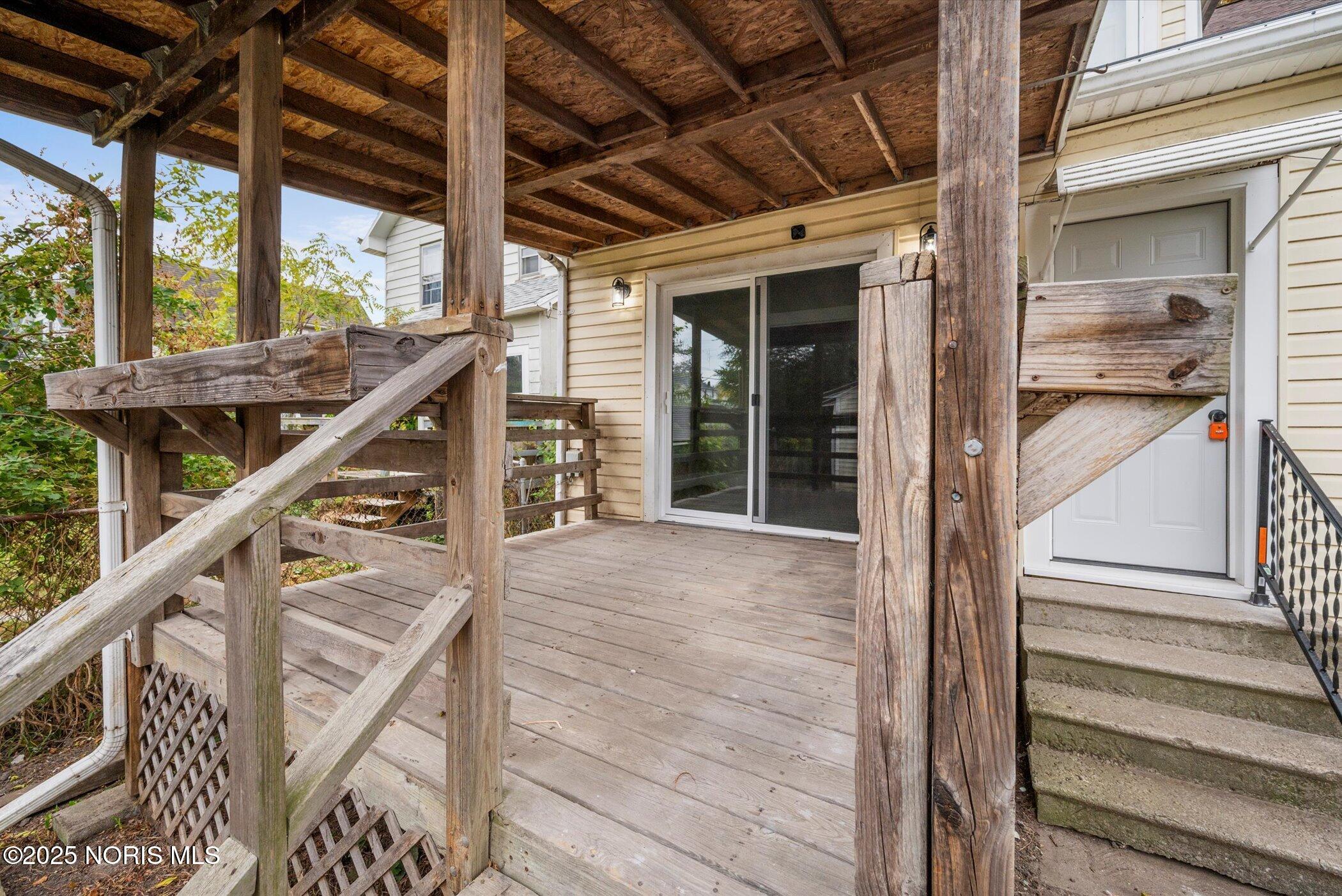 1207 E Broadway Street