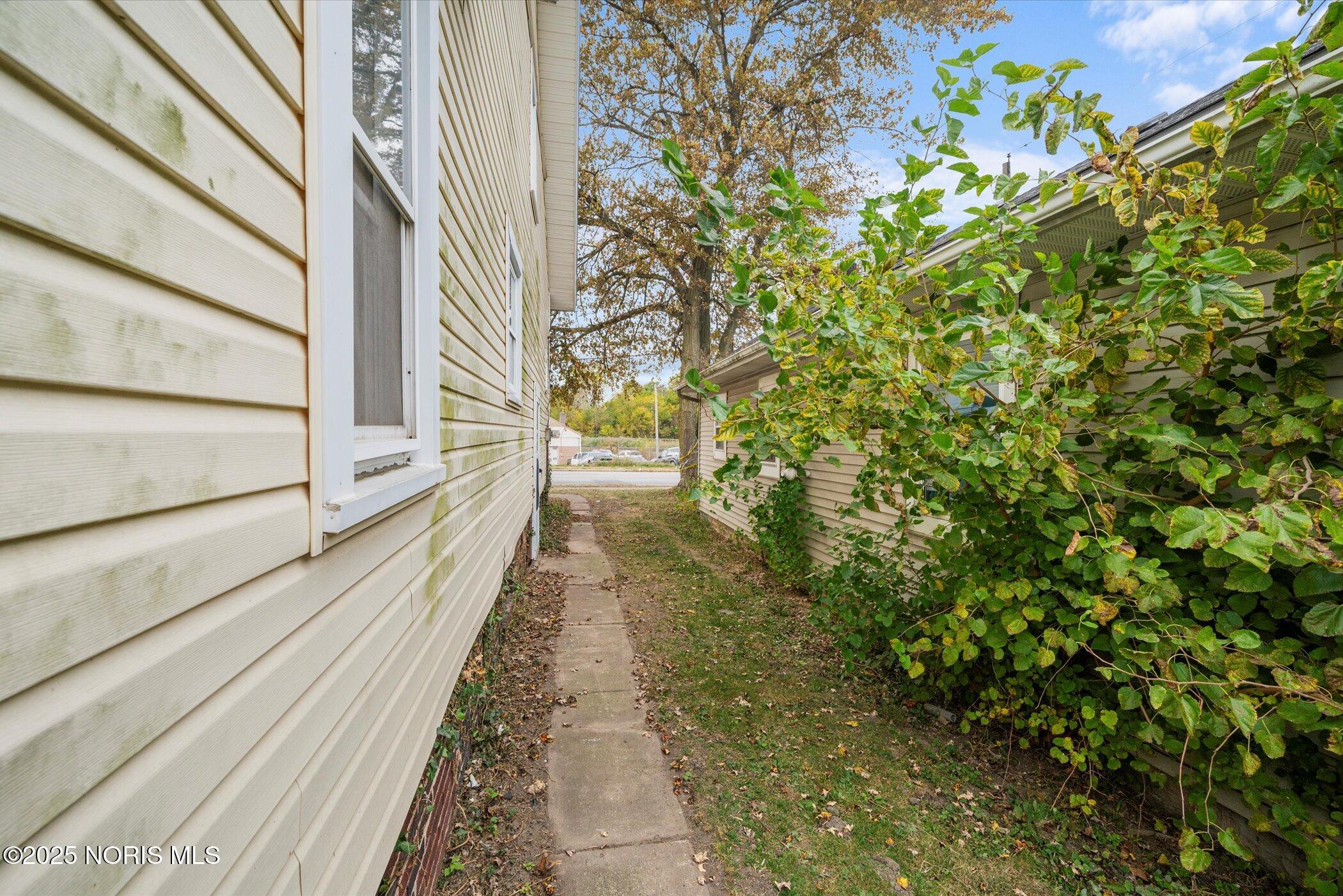 1207 E Broadway Street