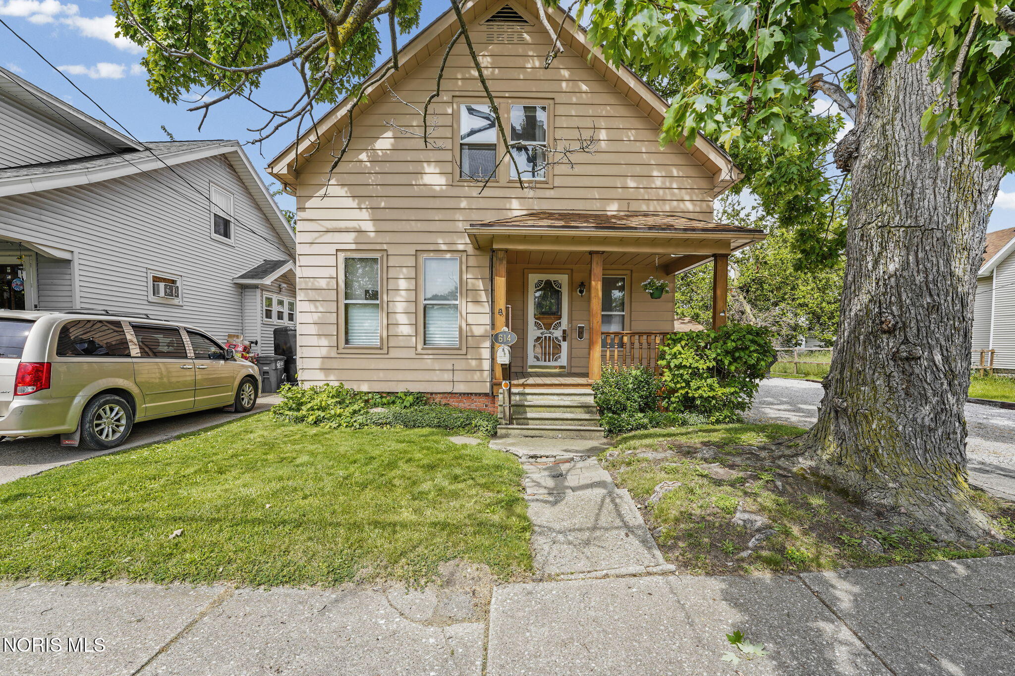 614 Howland Avenue