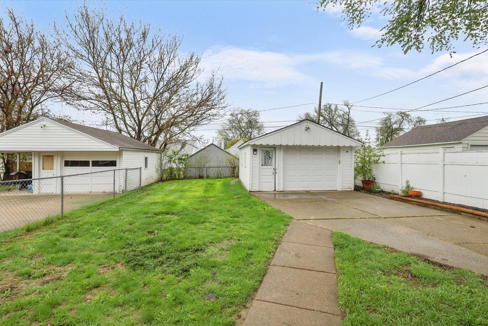 446 W Capistrano Avenue