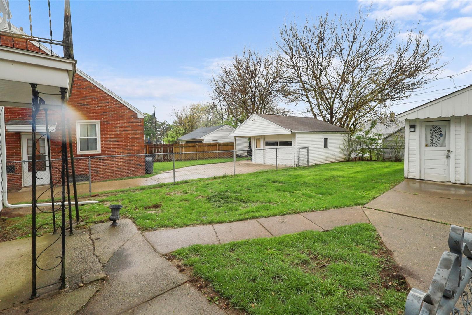 446 W Capistrano Avenue