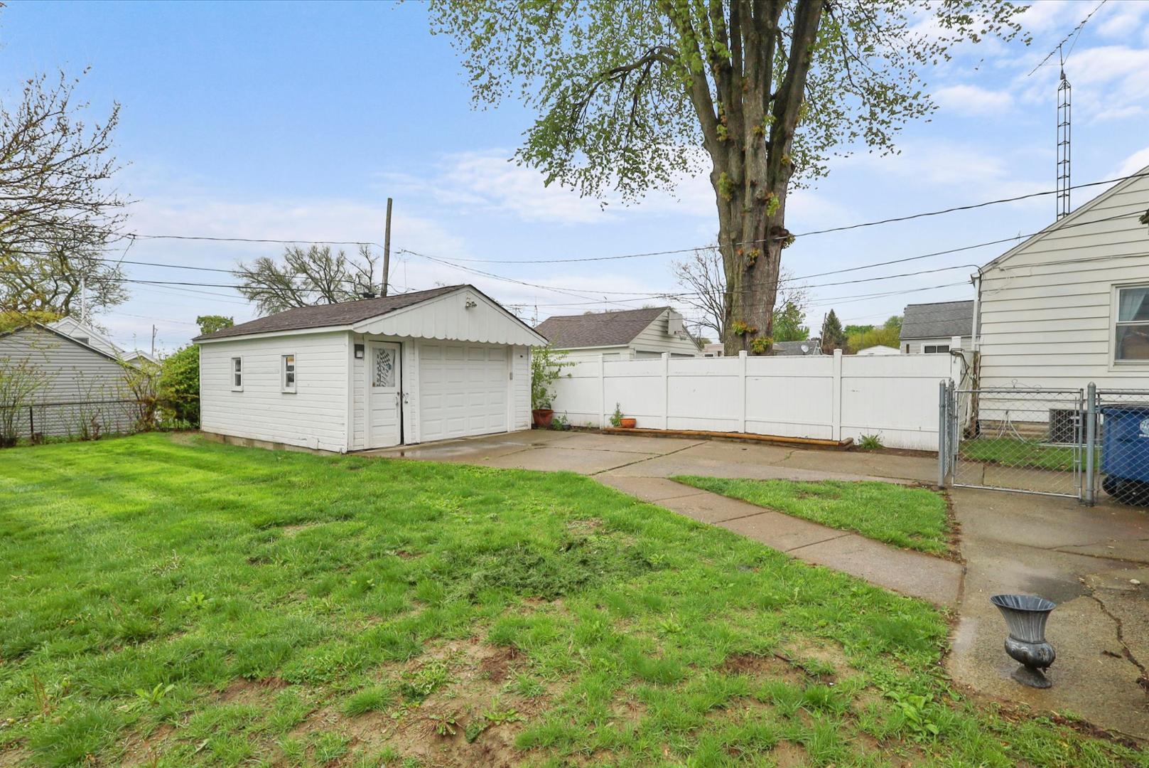 446 W Capistrano Avenue