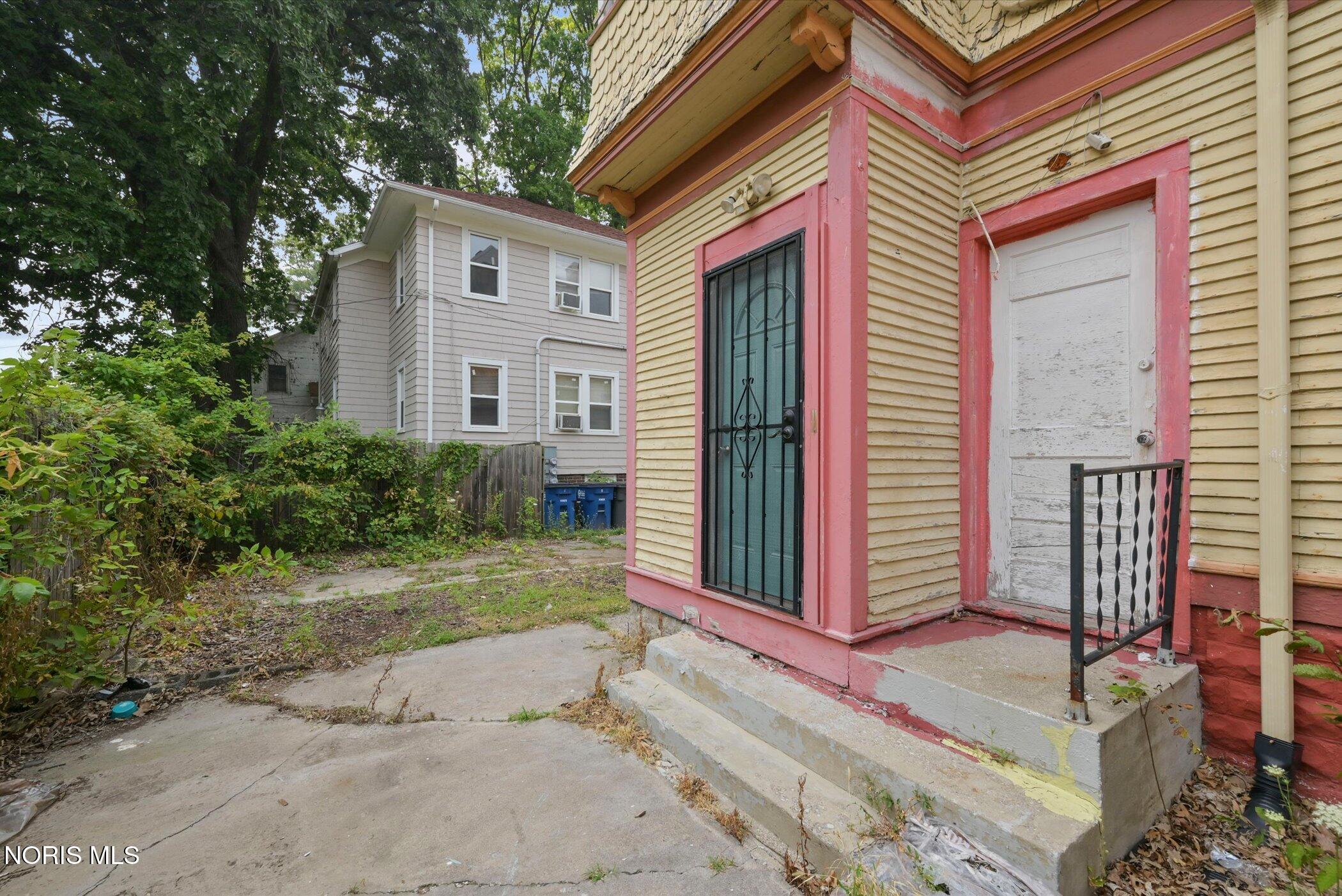 2729 Fulton Street