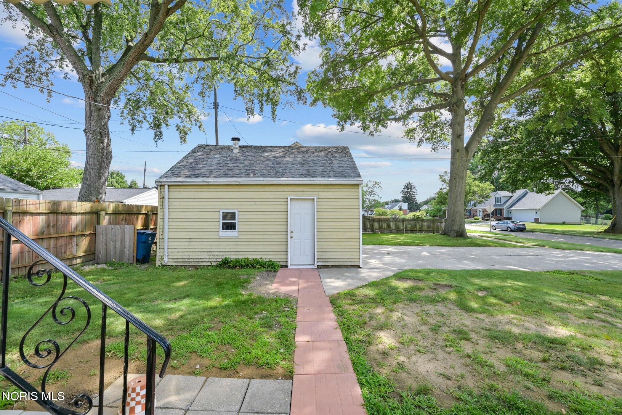 3004 Starr Avenue