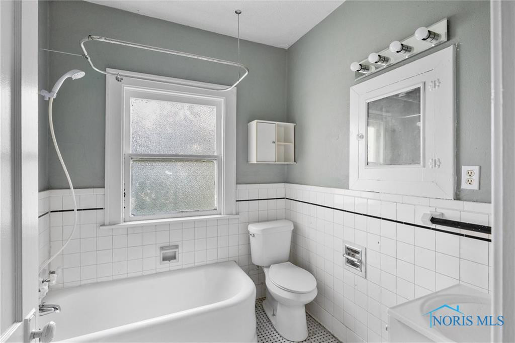 1752 Arlington Avenue