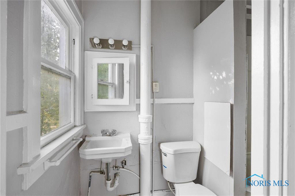 1752 Arlington Avenue