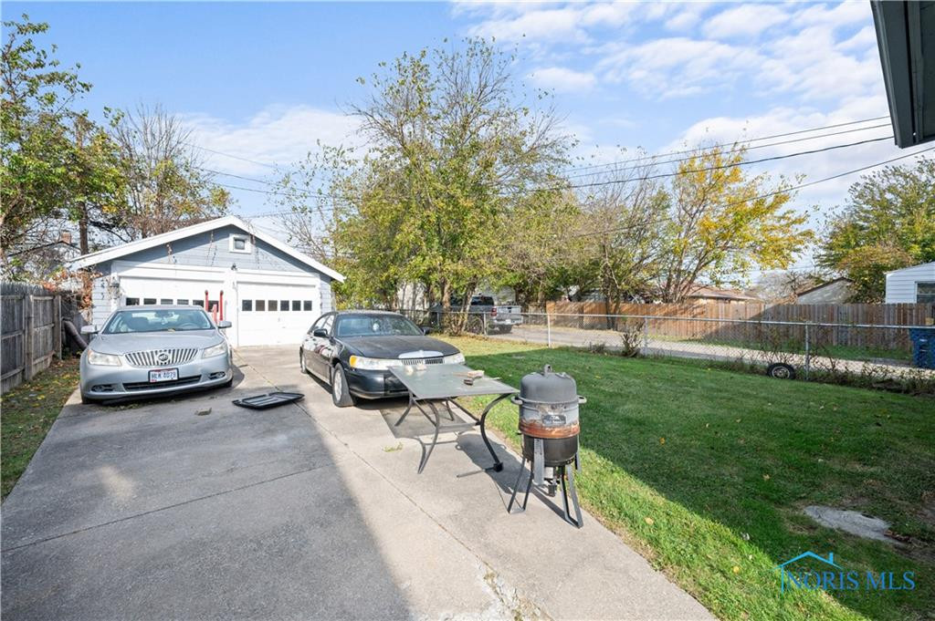 547 E Streicher Street