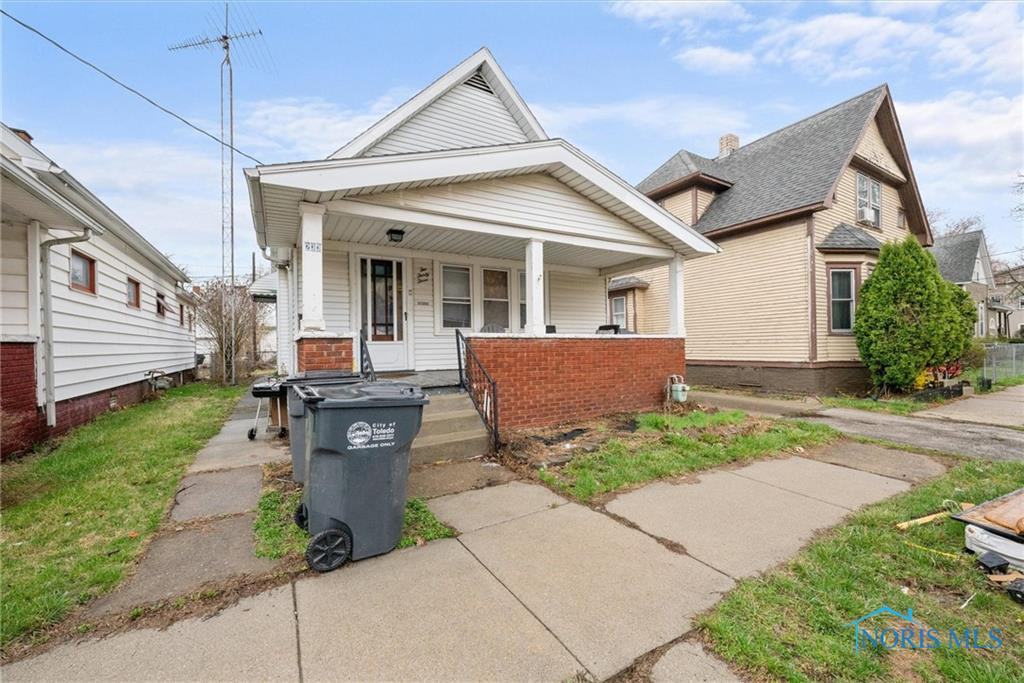 233 Bronson Avenue