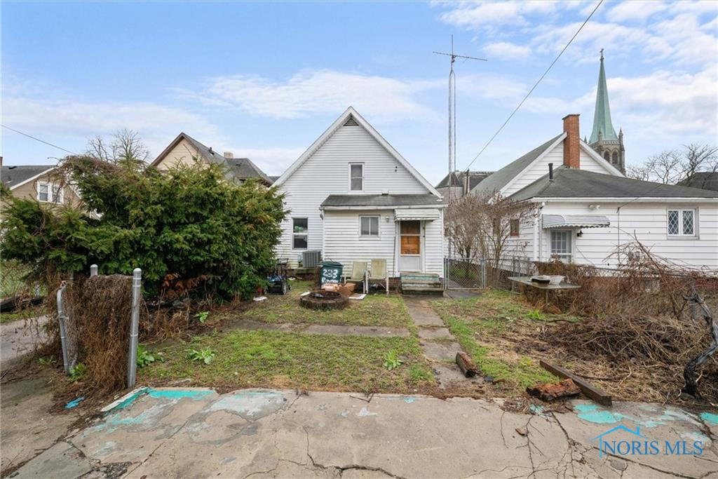 233 Bronson Avenue