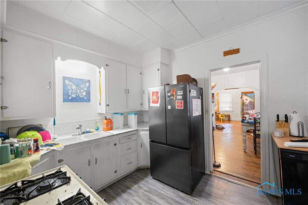 233 Bronson Avenue