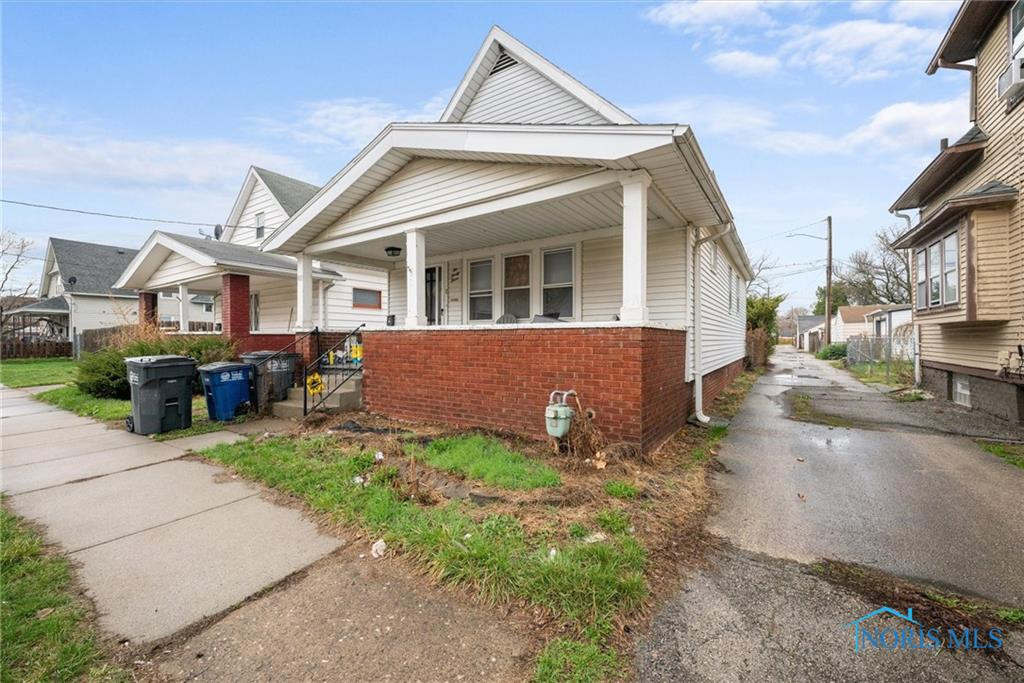 233 Bronson Avenue