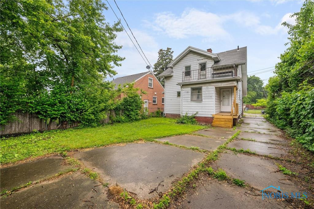 3523 Elm Street