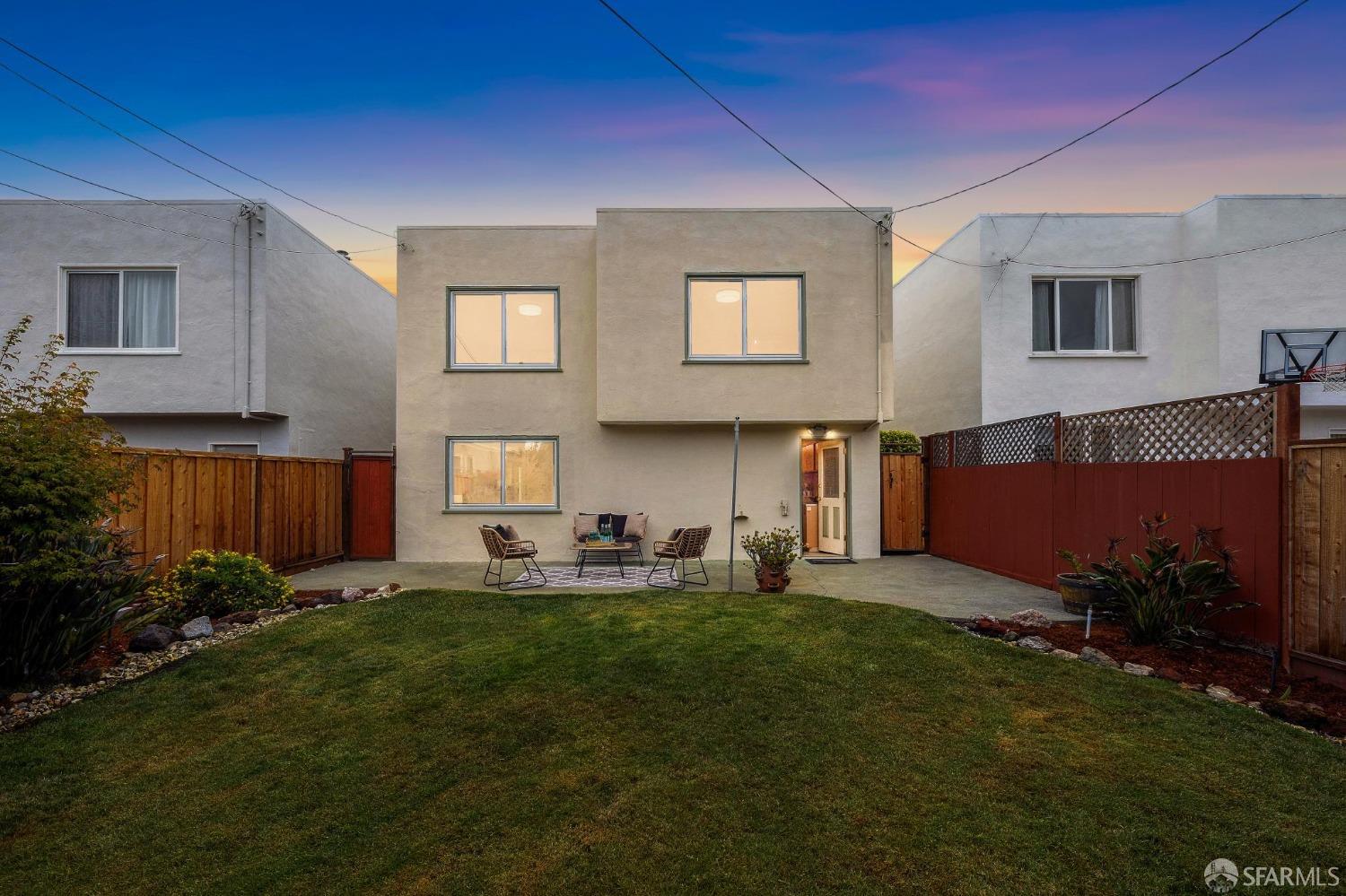 1555 Eucalyptus Drive